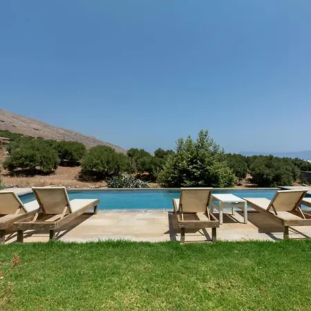 Apartment Agarathos Traditional Rooms - Pool - Kaliviani -On The Road To Balos