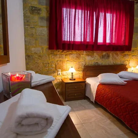 Agarathos Traditional Rooms - Pool - Kaliviani -On The Road To Balos