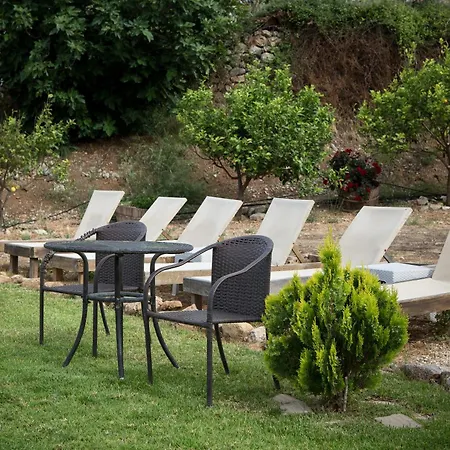 Agarathos Traditional Rooms - Pool - Kaliviani -On The Road To Balos Apartment *