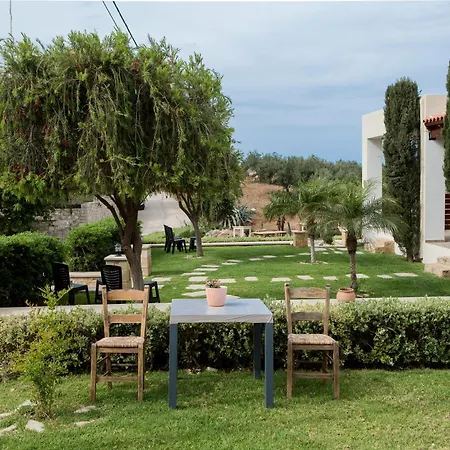 Agarathos Traditional Rooms - Pool - Kaliviani -On The Road To Balos Apartment