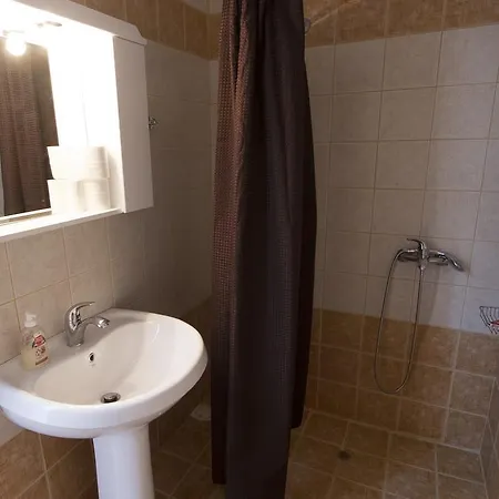 Apartment Agarathos Traditional Rooms - Pool - Kaliviani -On The Road To Balos