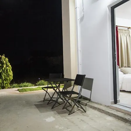 Agarathos Traditional Rooms - Pool - Kaliviani -On The Road To Balos Apartment Kaliviani