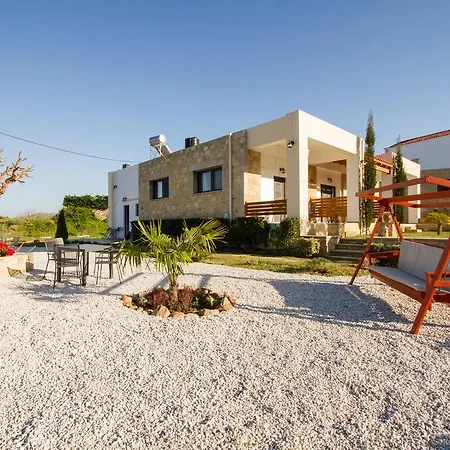 Apartment Agarathos Traditional Rooms - Pool - Kaliviani -On The Road To Balos *