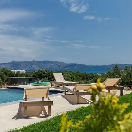 Apartment Agarathos Traditional Rooms - Pool - Kaliviani -On The Road To Balos *